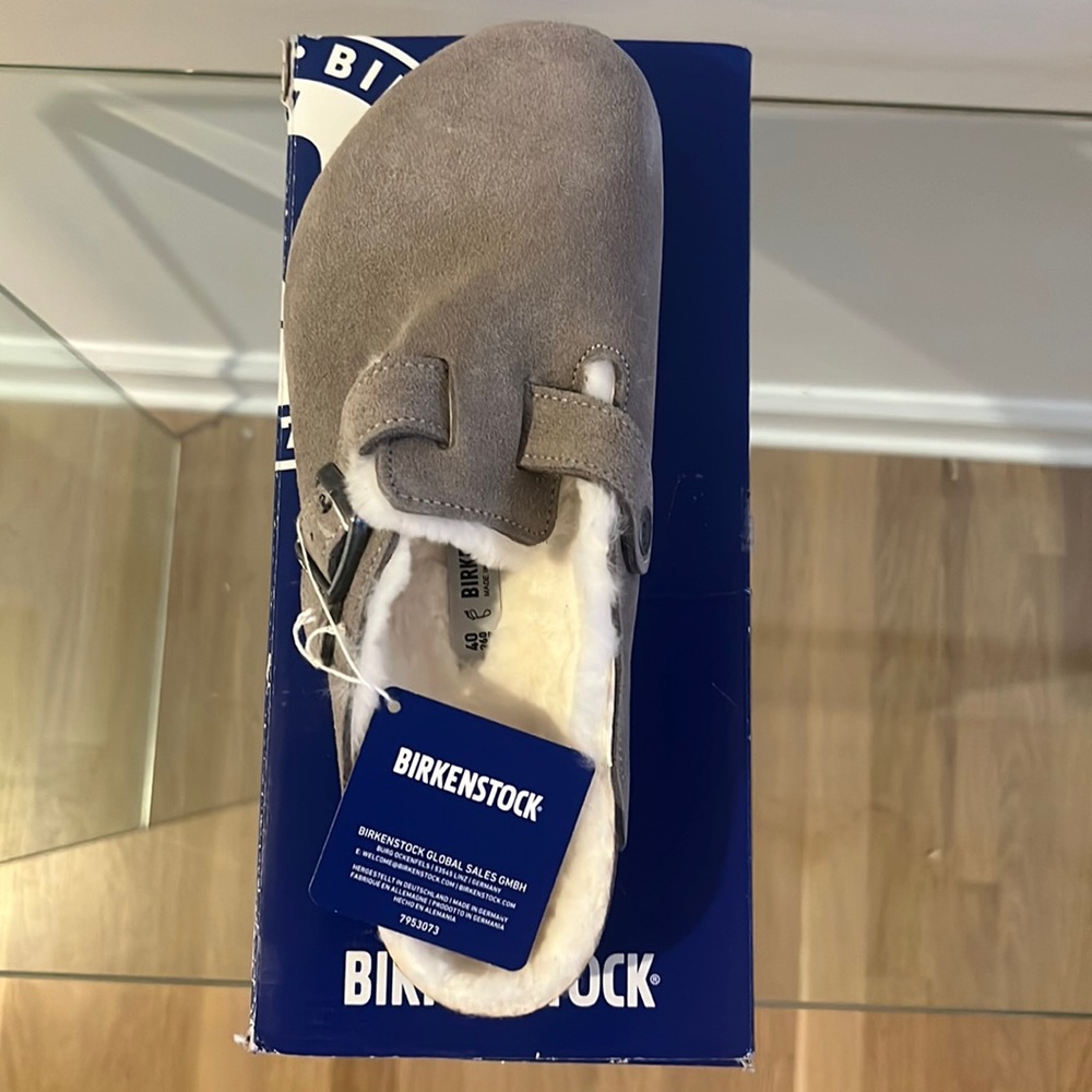 NWT… Birkenstock Boston VL/Shearling/ Stone Coin